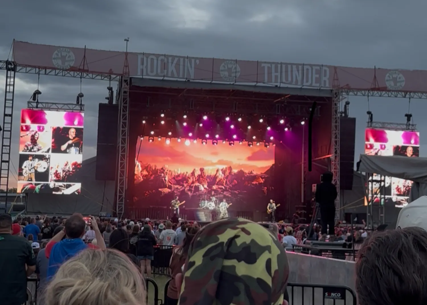 Weezer plays at Rockin' Thunder Festival in Edmonton / photo @thewilderxness Weezer plays at Rockin' Thunder Festival in Edmonton